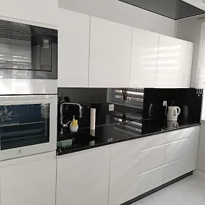 Zakatek Free Parking, Ochrona Apartament